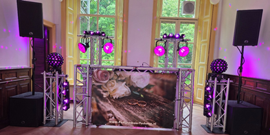 Professionele drive-in show met DJ, licht en geluid huren