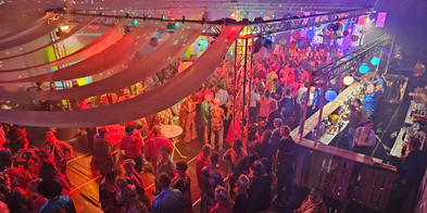 Professionele drive-in show met DJ, licht en geluid huren