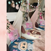 Kinderen genieten van een vrolijk Labubu tipi slaapfeestje met kleurrijke tentjes, zachte dekentjes en speelse decoratie