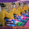 Tropisch tipi slaapfeestje met bloemen, lichtjes en vrolijke Hawai decoratie