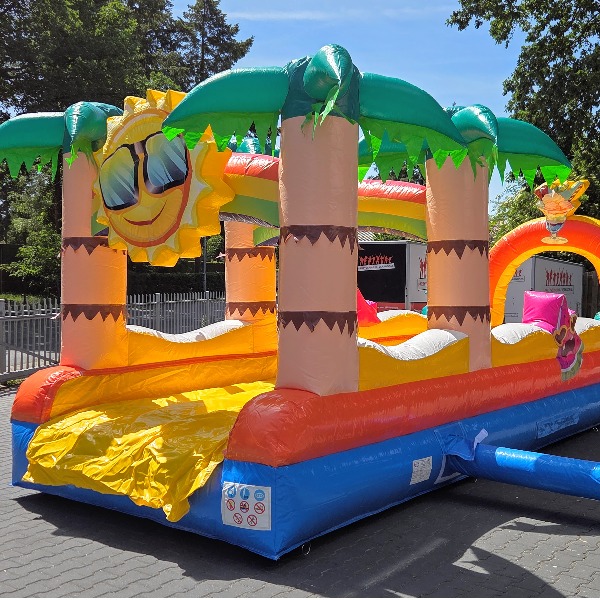 Buikschuifbaan zomers thema strand Buikschuifbaan zomers thema strand