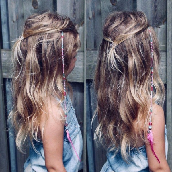 Ibiza Hairwraps op kinderfeest Ibiza hairwraps kleurrijke haarvlechtjes op evenement